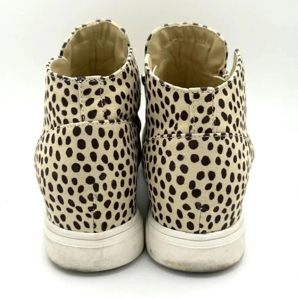 CUSHIONAIRE Hart Hidden Wedge Sneaker in Spotted Cheetah Print Women’s Size 8.5 - Picture 4 of 10